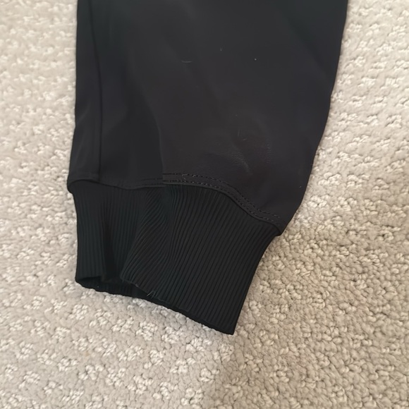 Lululemon High Rise Jogger - Picture 3 of 5